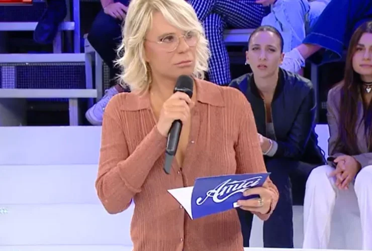 Censura in Amici 24: scene eliminate generano polemiche online
