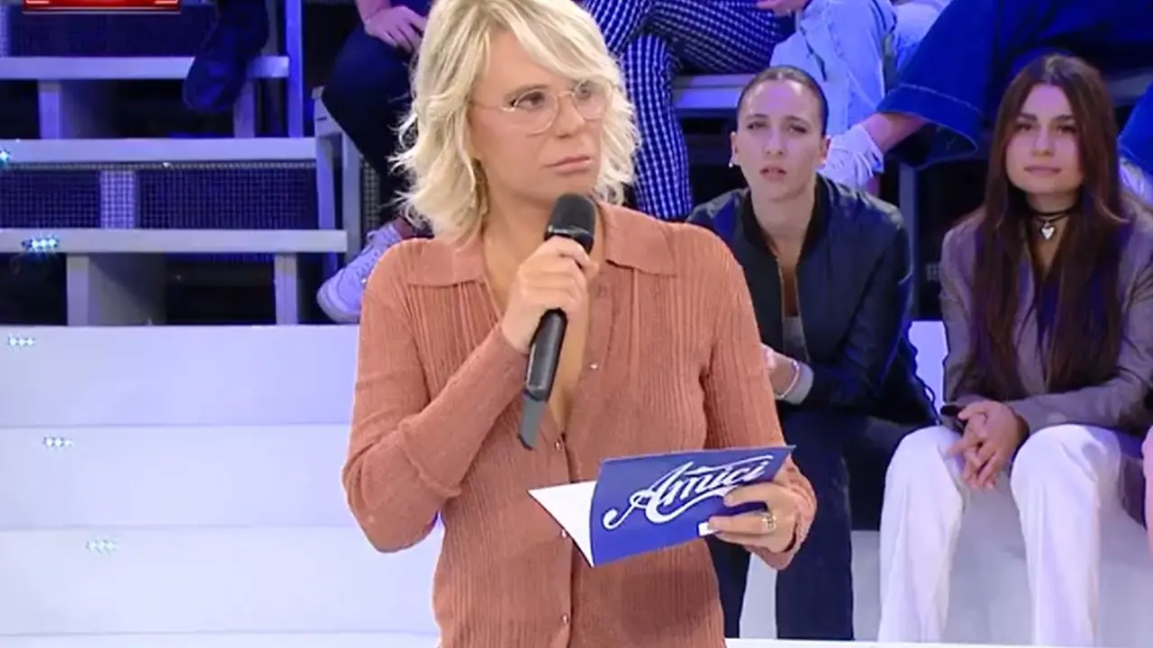 Censura in Amici 24: scene eliminate generano polemiche online