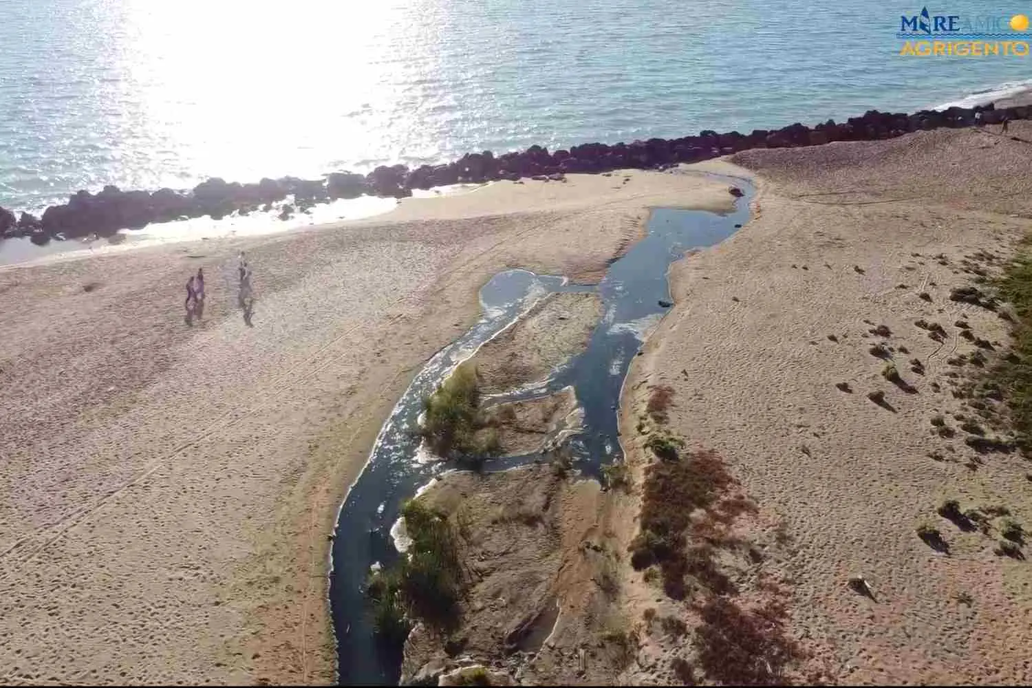 Sversamenti fognari in spiaggia: il grido d’allerta di Mareamico