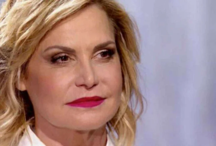 Simona Ventura all’Isola: il mistero dello stipendio ridotto