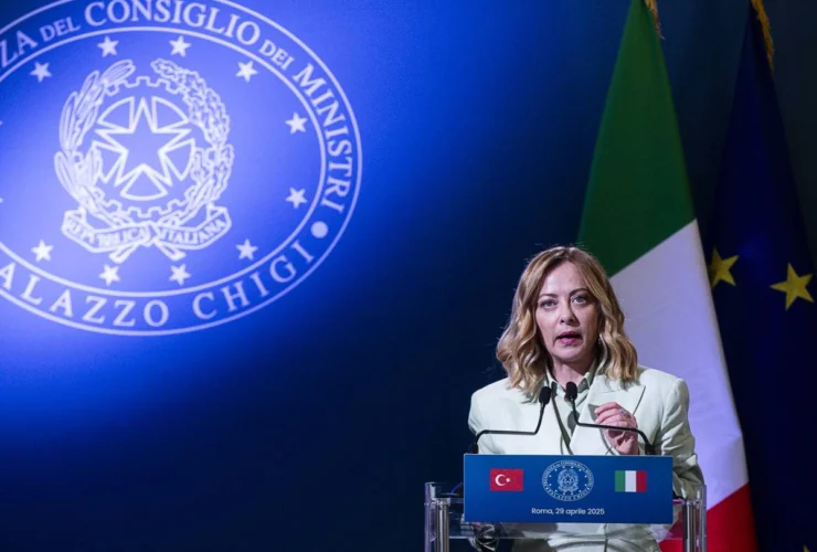 La Germania elogia Meloni: critiche smentite con fermezza
