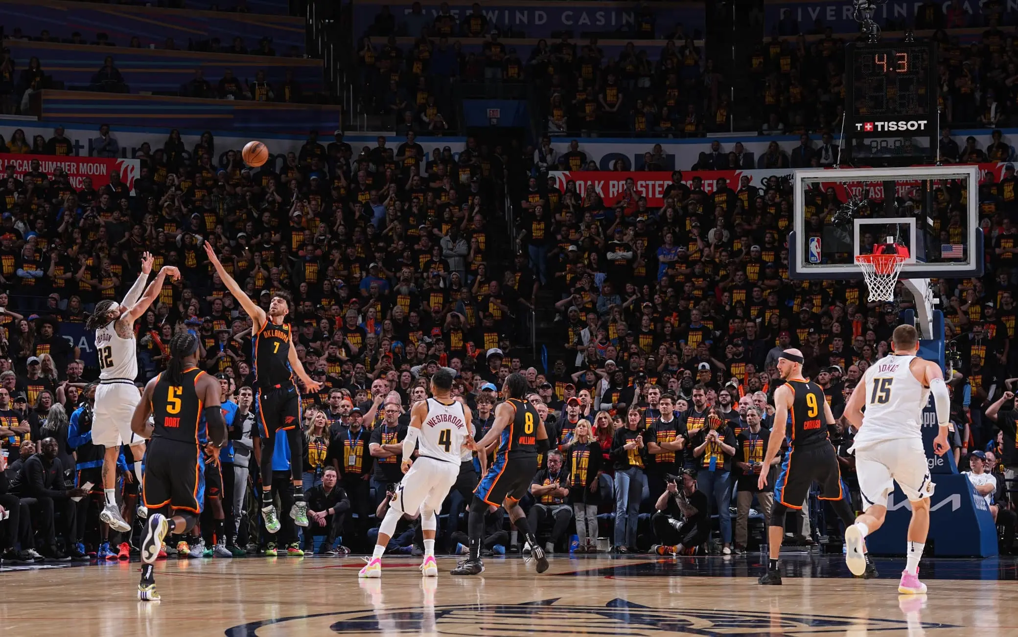 Aaron Gordon esplode nei playoff NBA: schiacciata su Holmgren