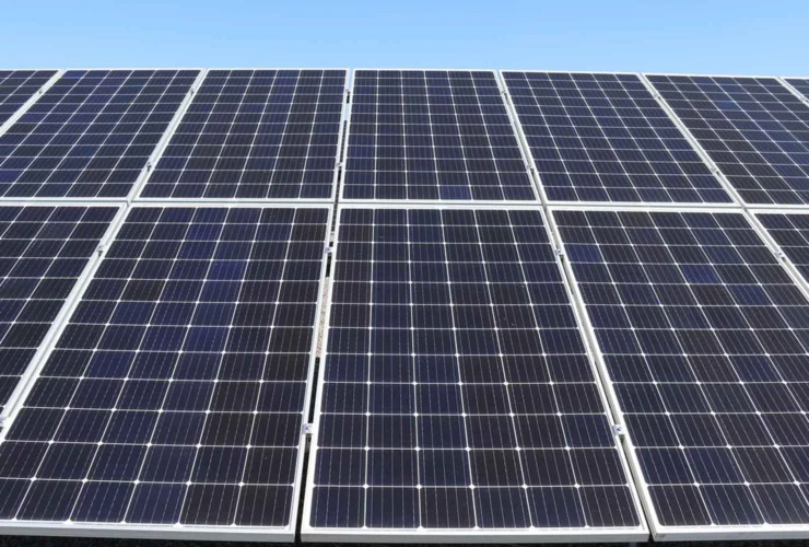 Energia gratuita in Italia per sei ore: scopri le ragioni del crollo