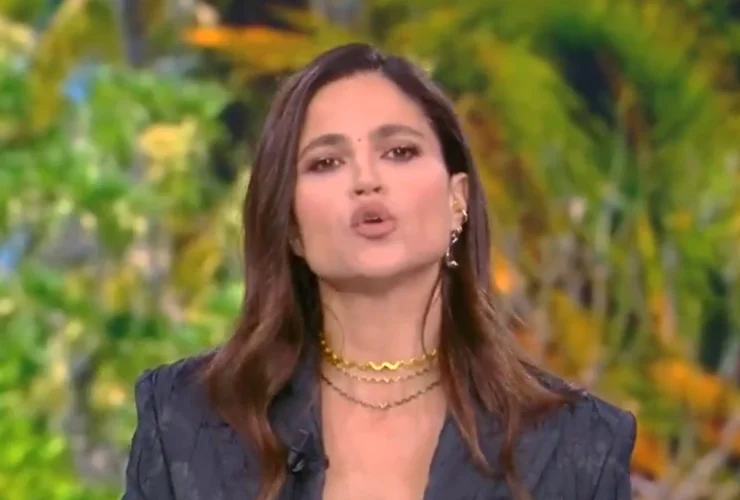 Veronica Gentili inaugura L’Isola: le critiche e le perplessità