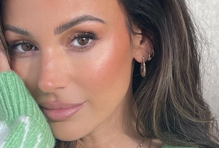 La piccola Palma di Michelle Keegan incanta in rosa in una nuova foto