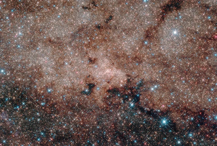 Hubble scopre un buco nero errante che sfida le stelle