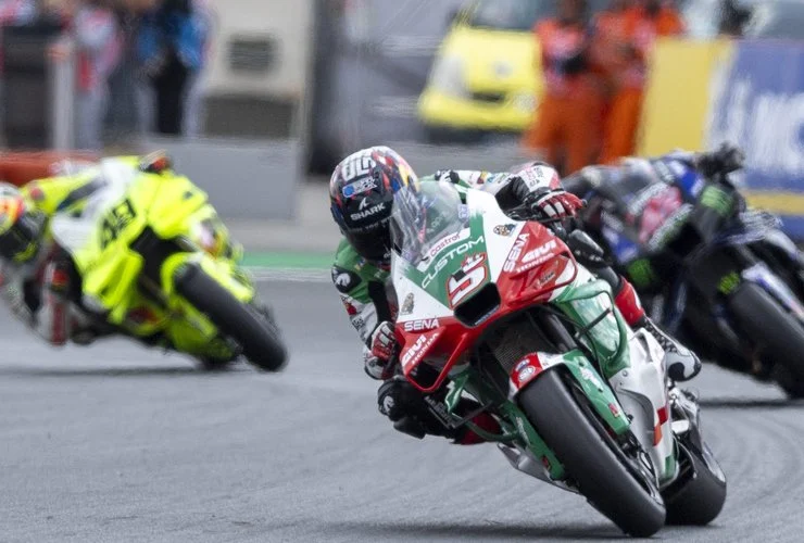 Johann Zarco domina il Gp di Francia MotoGP in una gara folle