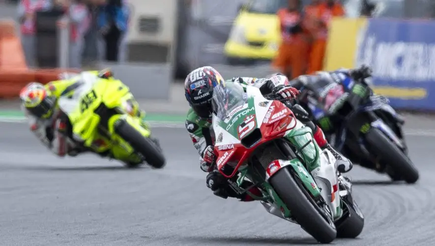 Johann Zarco domina il Gp di Francia MotoGP in una gara folle