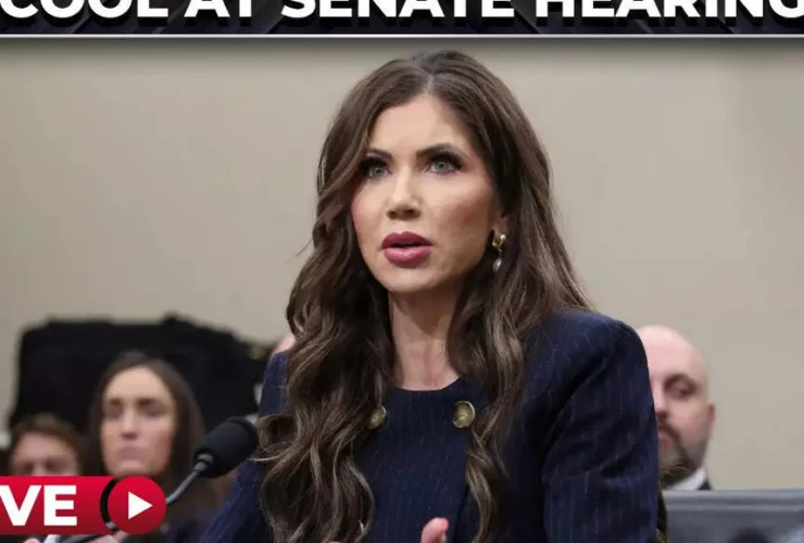 Kristi Noem reagisce nervosamente mentre Dem affrontano Trump sul tema immigrazione