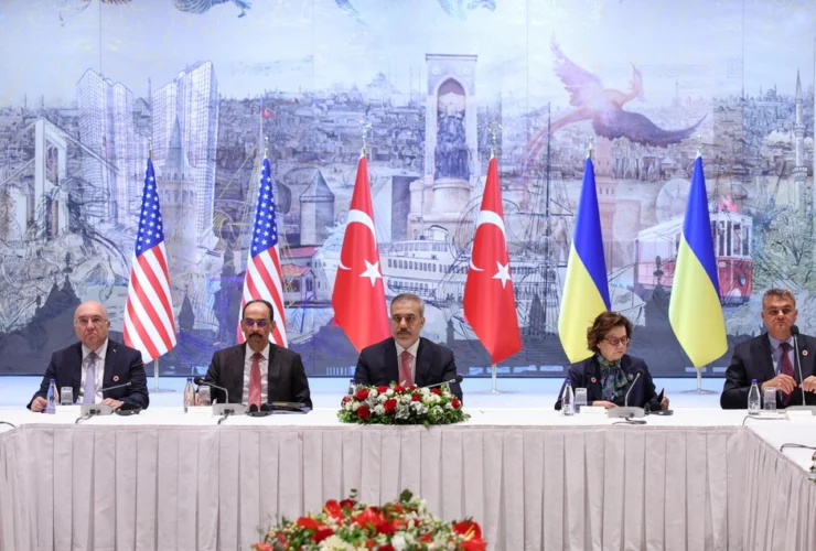A Istanbul negoziati Russia-Ucraina, Kiev spinge per tregua incondizionata