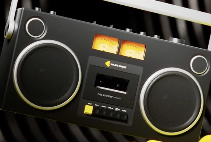 Radio cassette vintage con Bluetooth: il fascino del giocattolo hi-tech