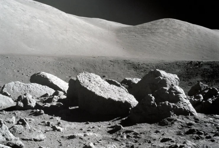 Cos’è il regolito lunare: guida semplice per studenti delle medie