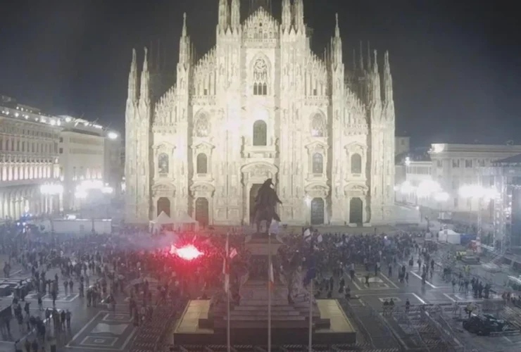 Festa napoli scudetto a milano: esplode la gioia in piazza duomo