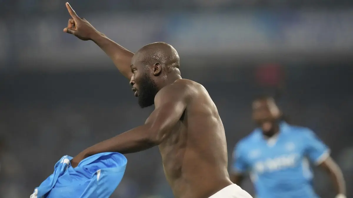 I calciatori del Napoli festeggiano il quarto scudetto storico