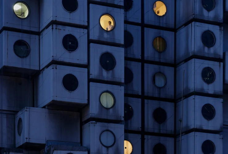 L’eredità innovativa della torre capsule Nakagin a Tokyo
