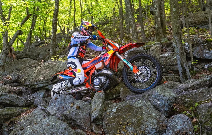 Trystan Hart trionfa nella dura sfida 2025 di RORR Hard Enduro