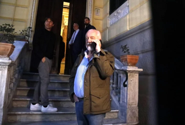 Conte guida il Napoli anche nella prossima stagione: avanti tutta