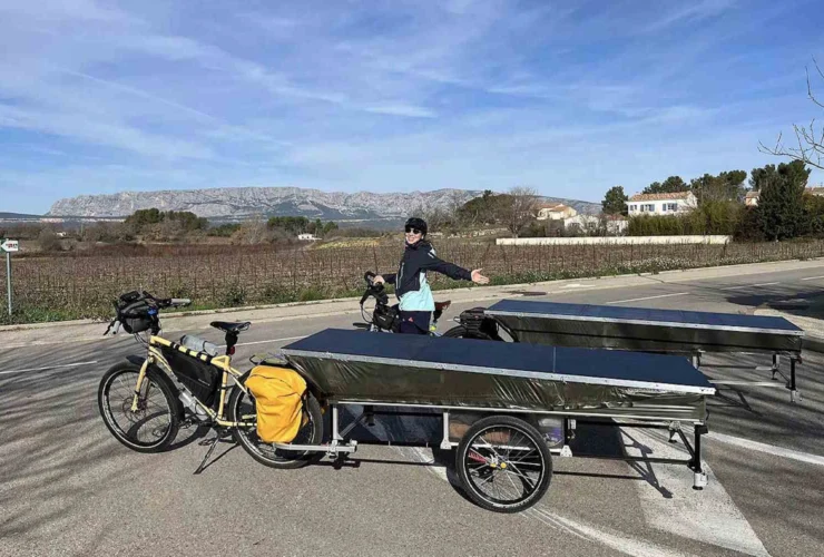 Una bici solare per 11.000 km sulle Ande tra energia e riposo
