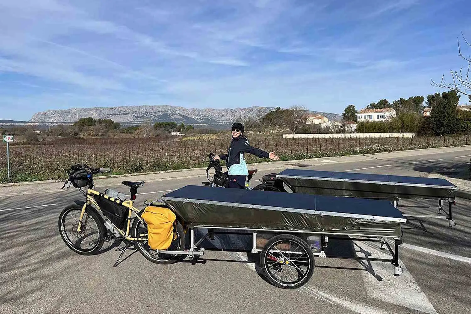 Una bici solare per 11.000 km sulle Ande tra energia e riposo