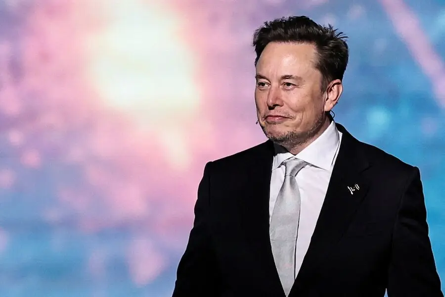 Elon Musk lascia l’amministrazione Trump e riduce spese politiche