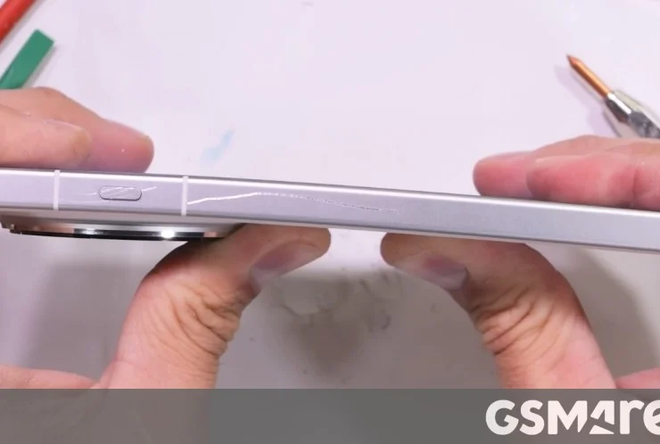 Oppo Find X8 Ultra: resistenza al piegamento messa alla prova