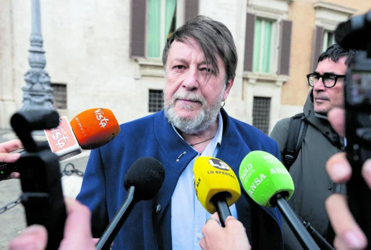 Casarini e l’Ong a processo per presunti profitti sugli sbarchi