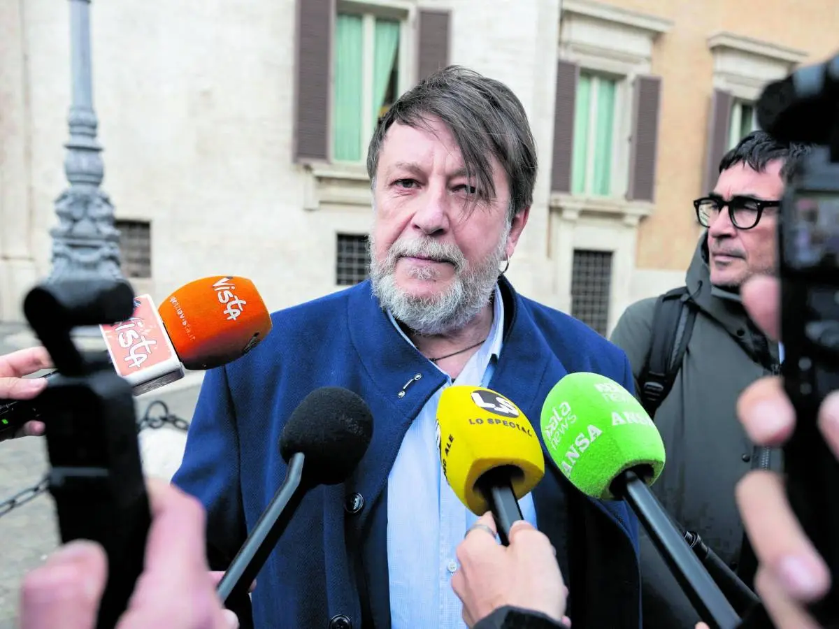 Casarini e l’Ong a processo per presunti profitti sugli sbarchi