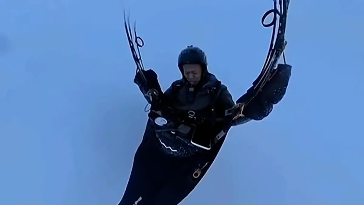 Parapendio cinese spinto a 8598 metri: un sopravvissuto incredibile