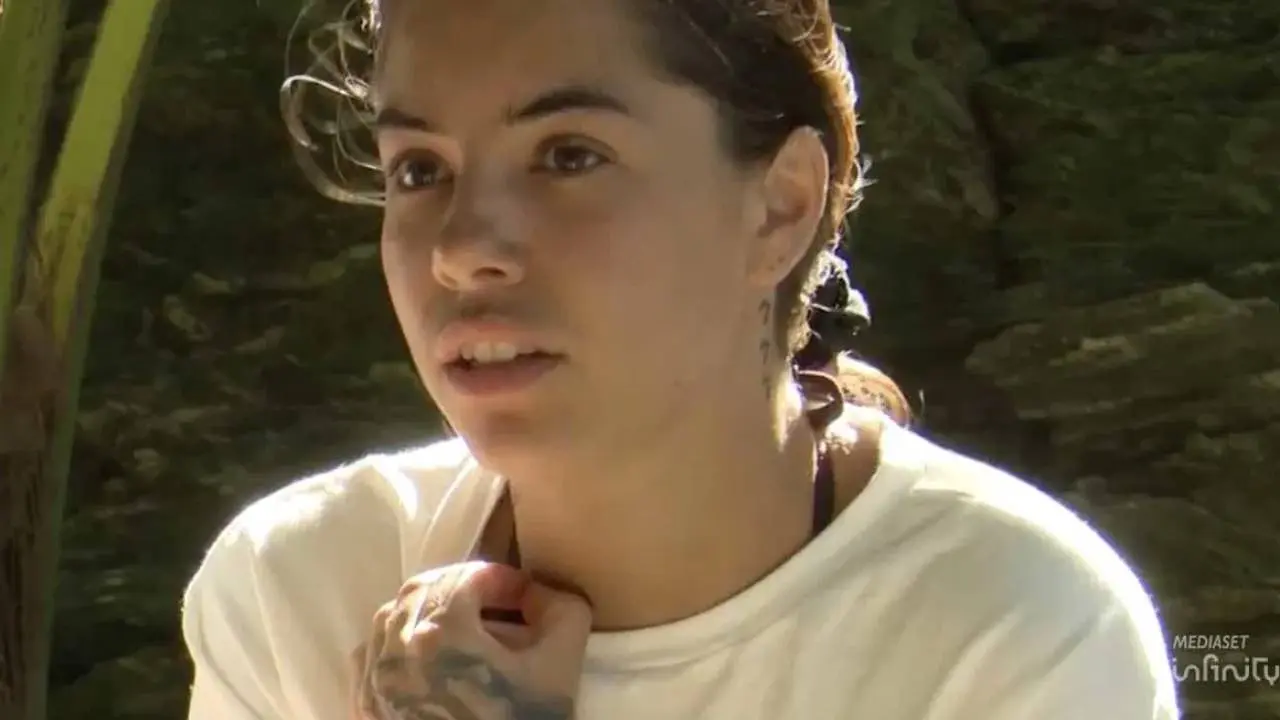Isola, Chiara smaschera Dino e rivela il suo gesto nascosto
