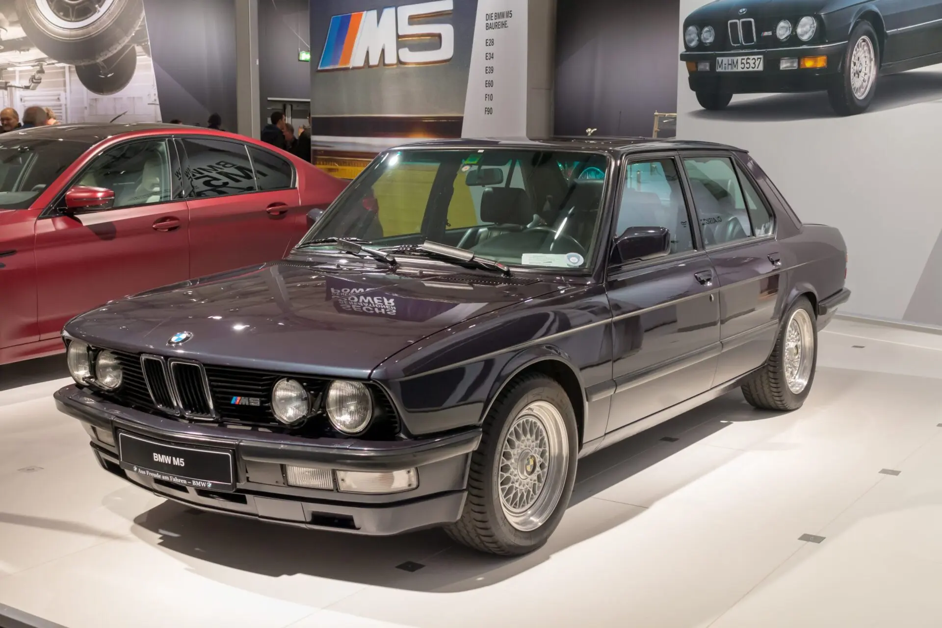 40 anni di BMW E28 M5: leggenda sportiva dal 1984 al 1988