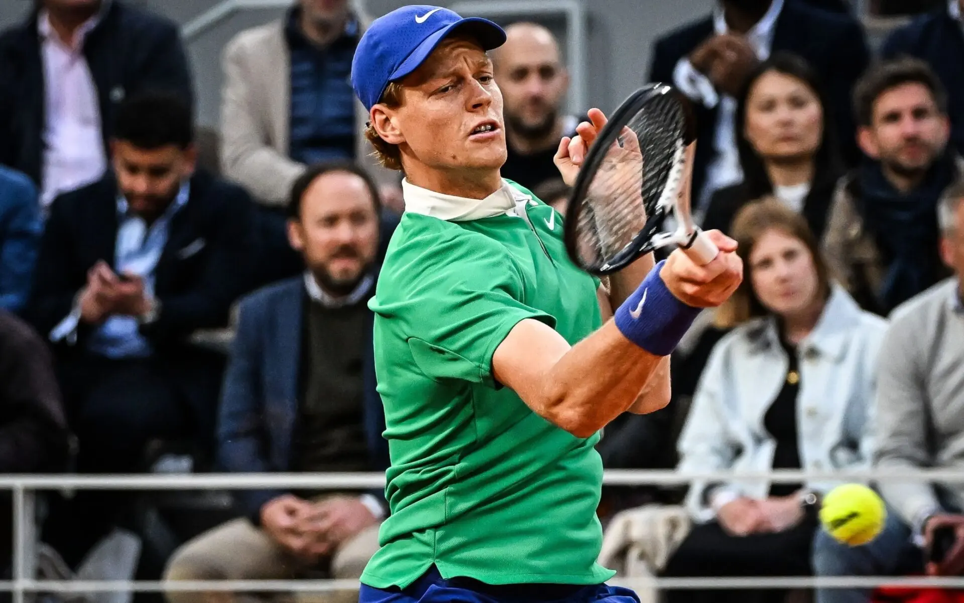 Sinner avanza agli ottavi del Roland Garros superando Lehecka in tre set