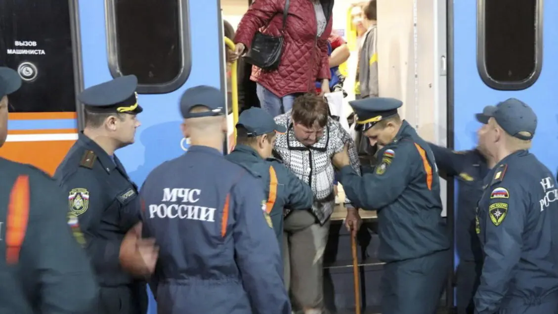 Crollo del ponte in russia causa deragliamento mortale di treno