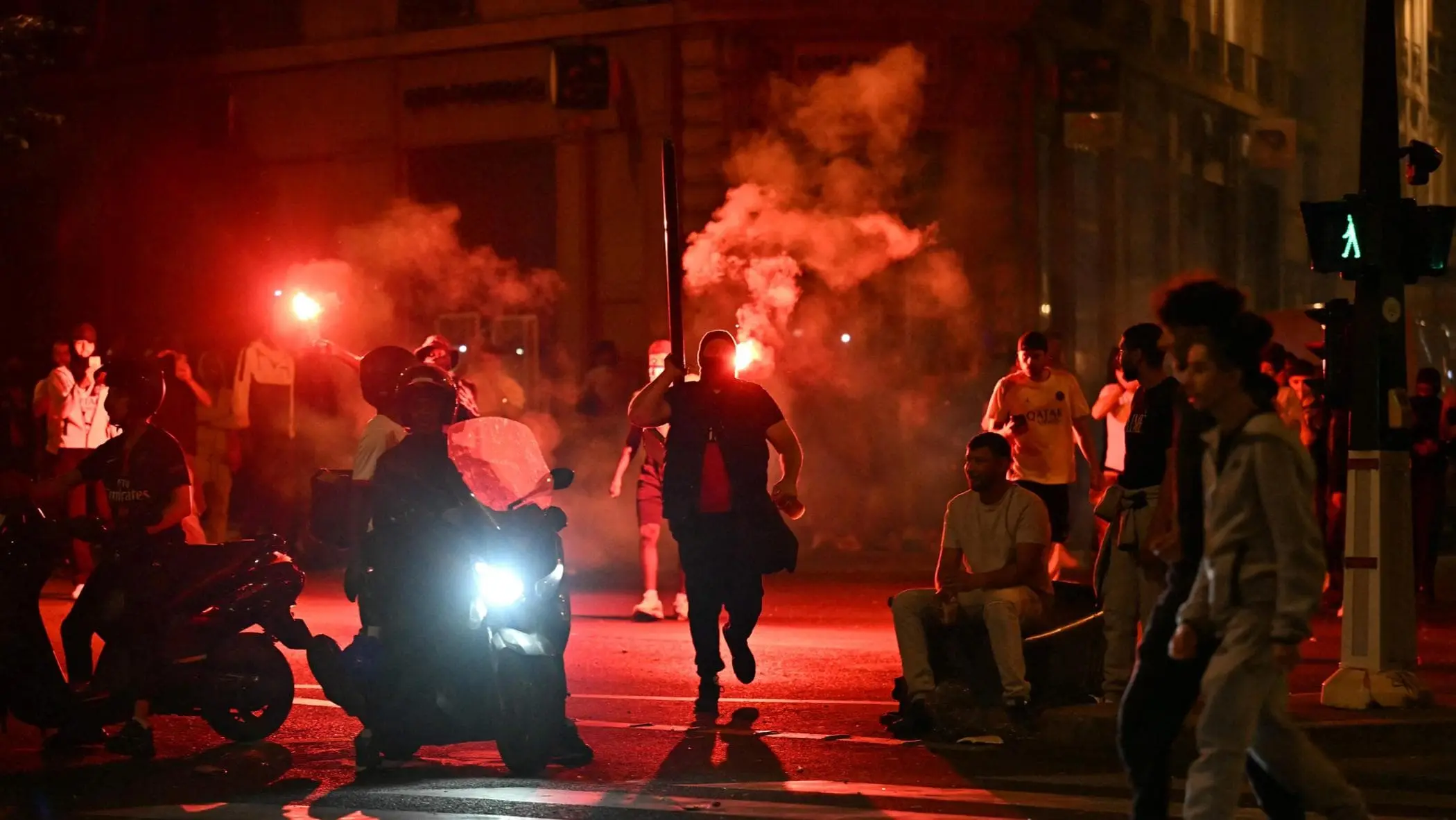 Champions in tensione: la finale psg-inter si accende tra caos e arresti