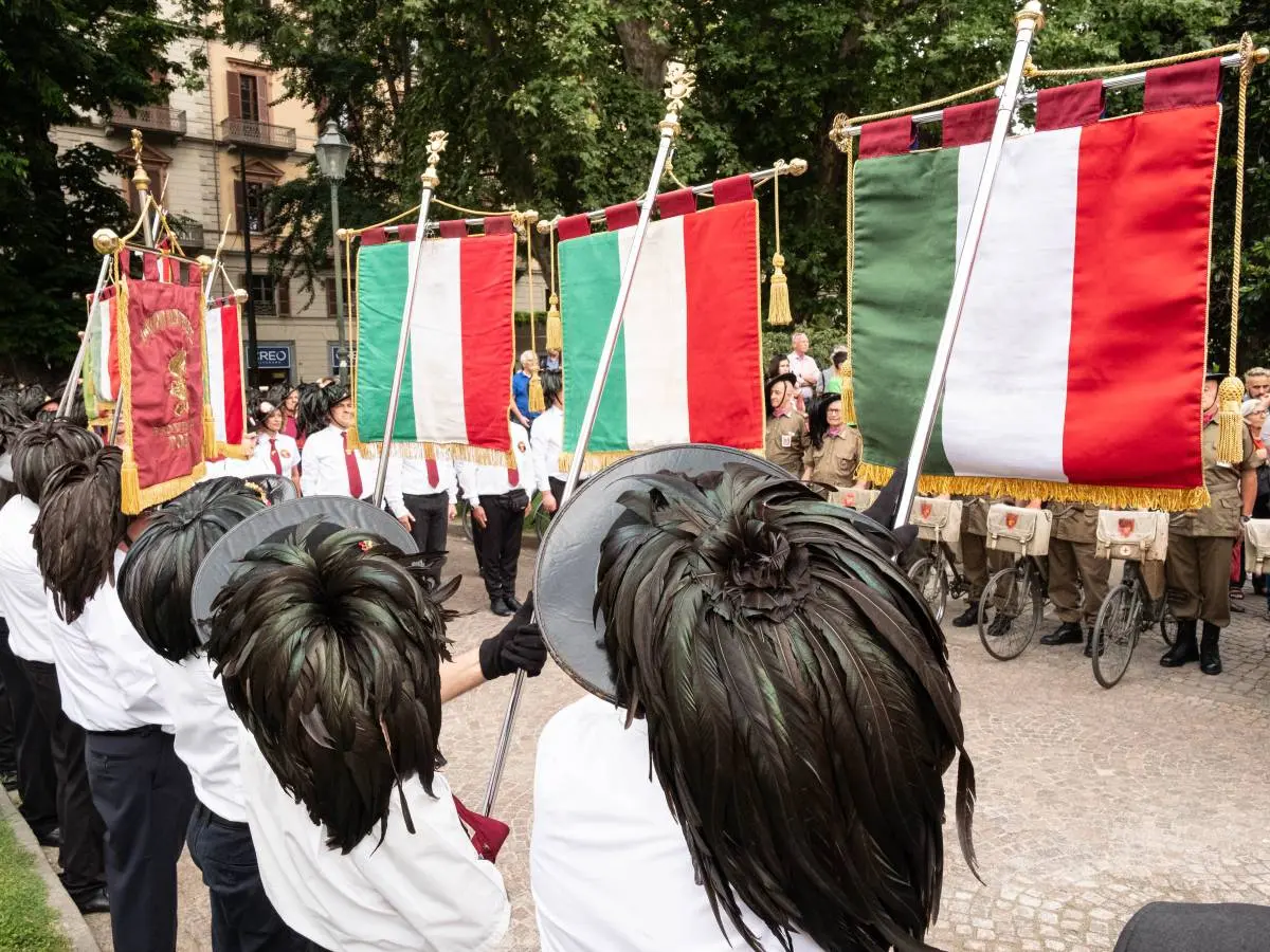 Prof contrari ai bersaglieri a scuola: scoppia la polemica accesa