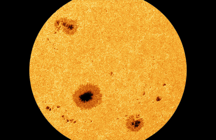 Scopri le lentiggini del Sole come non le hai mai viste