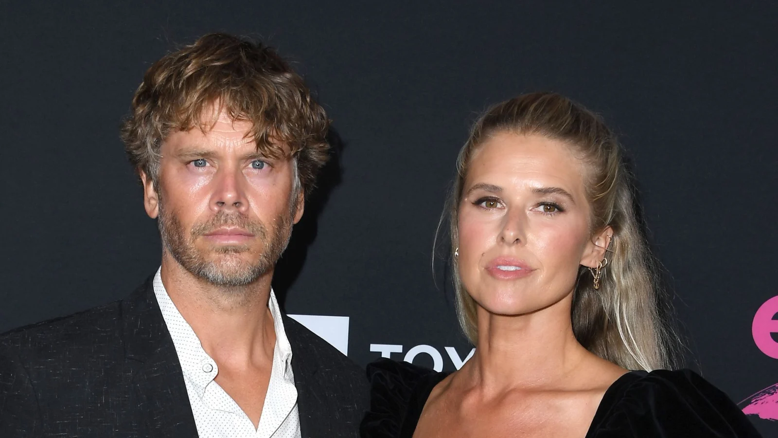 Eric Christian Olsen mostra la famiglia e i piccoli in una casa accogliente prima del nuovo arrivo