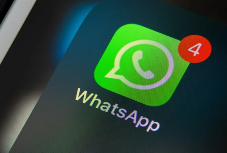 WhatsApp introduce invio diretto di messaggi e media a Meta AI