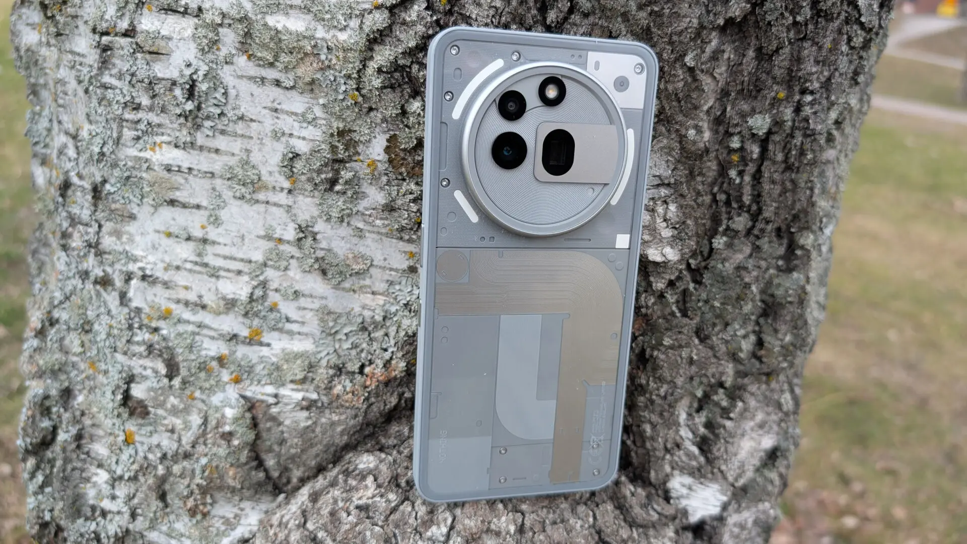 Nothing Phone (3), confermato senza Glyph ma con mistero sul display dot-matrix
