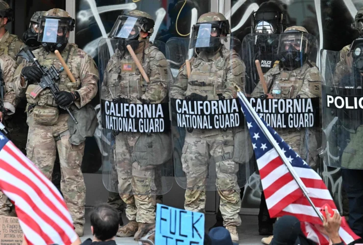 Proteste da Los Angeles a New York, arresti per il coprifuoco: Trump accusa “animali pagati