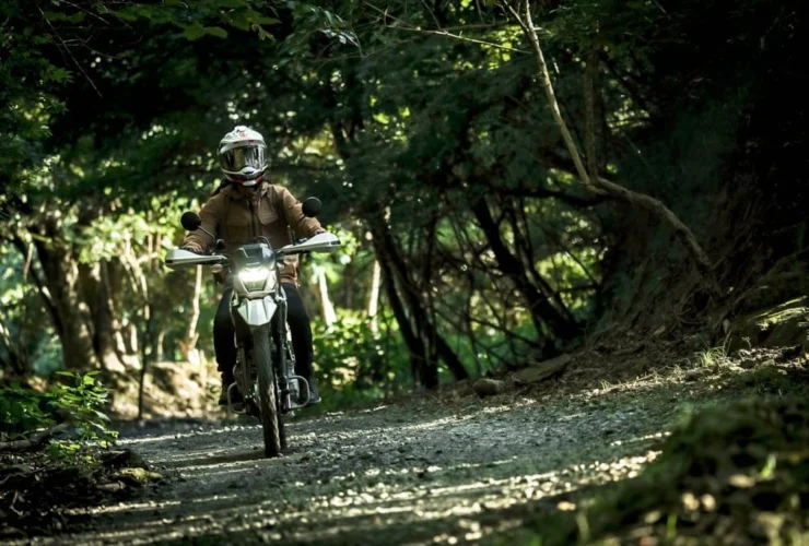 Kawasaki presenta la nuova Sherpa S 2026: dual-sport innovativa e versatile