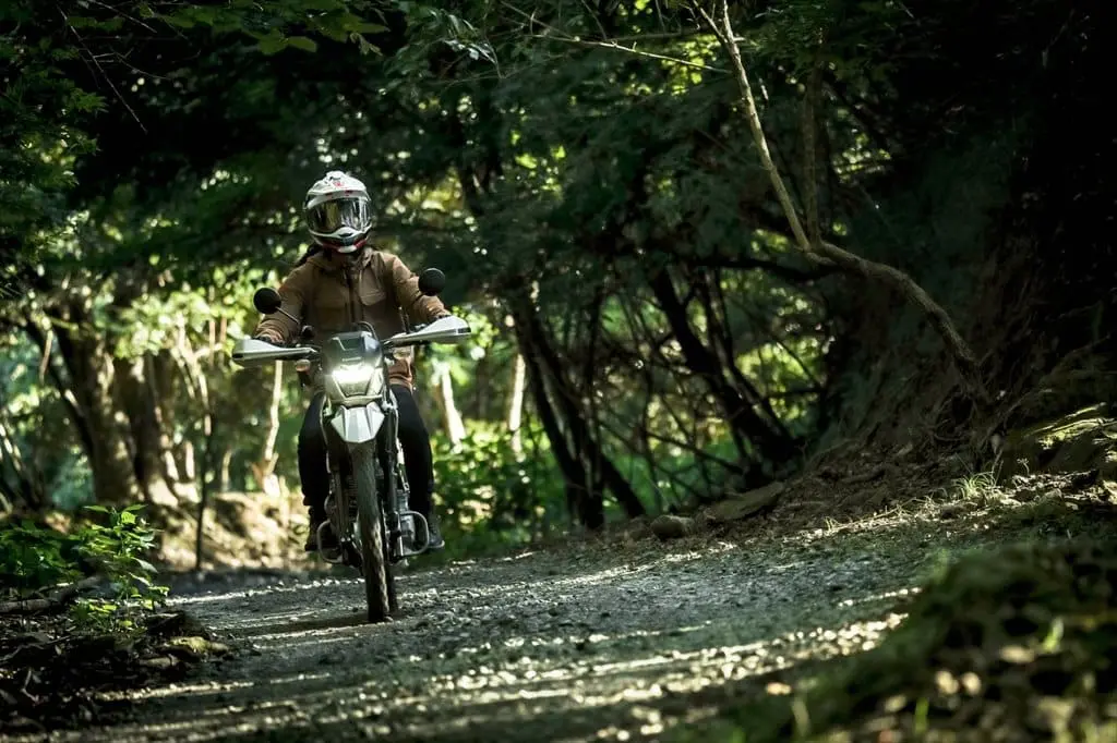 Kawasaki presenta la nuova Sherpa S 2026: dual-sport innovativa e versatile