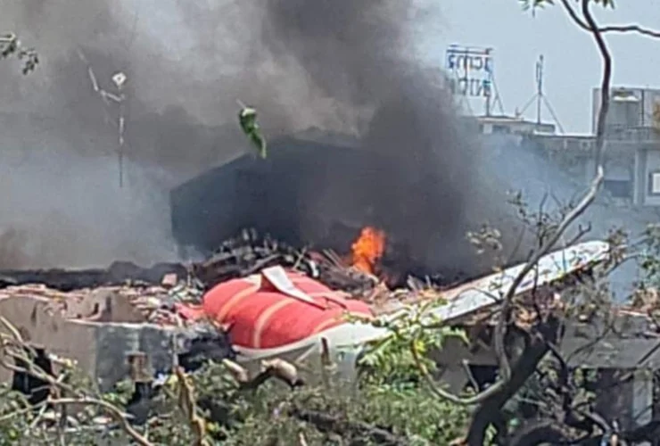 Due sopravvissuti e 204 corpi recuperati nell’incidente aereo in India