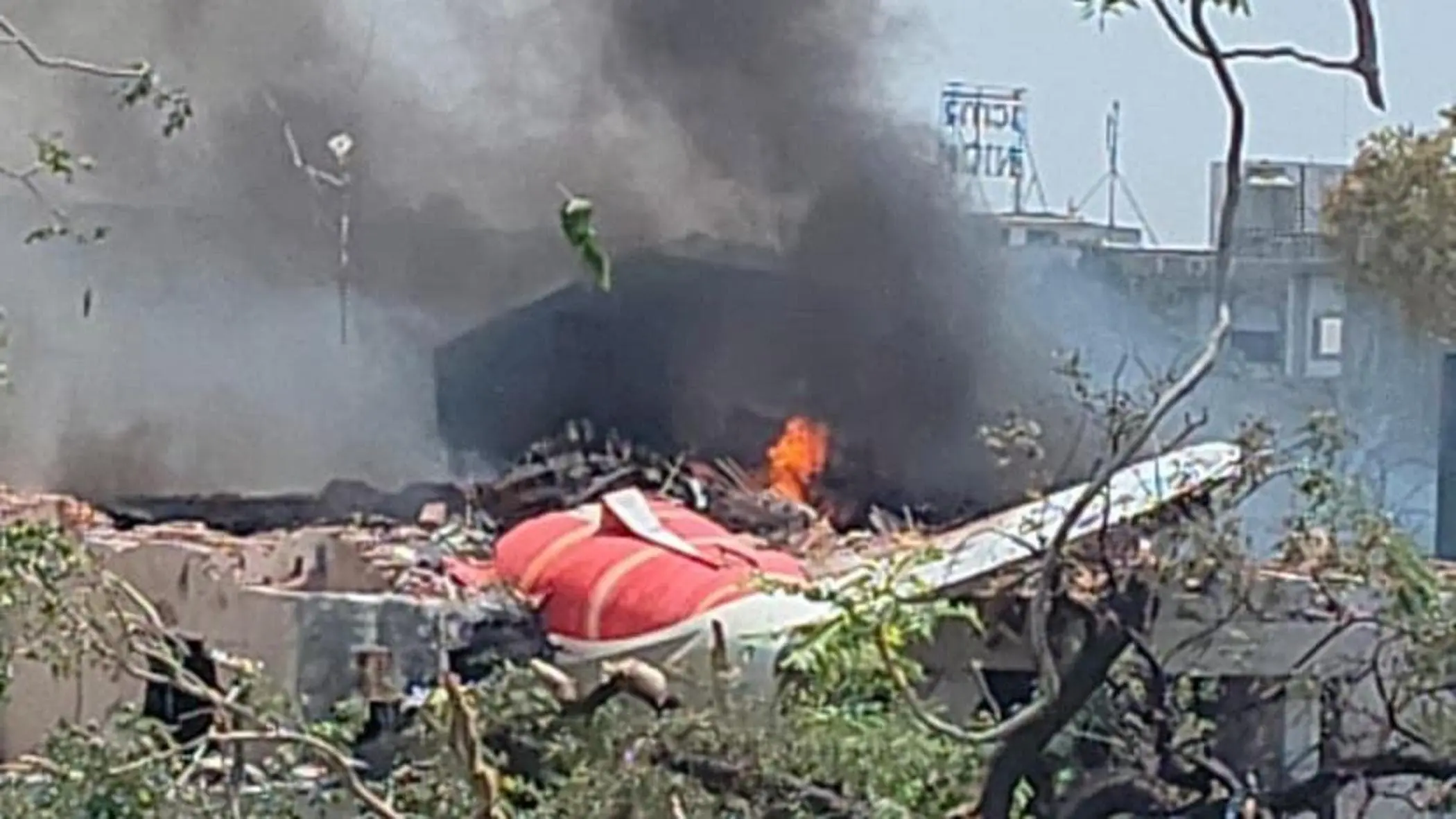 Due sopravvissuti e 204 corpi recuperati nell’incidente aereo in India