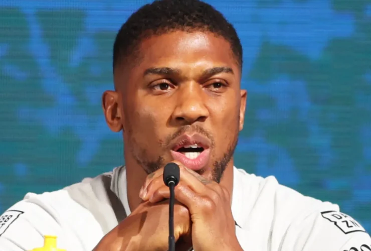 Anthony Joshua avverte: salta due pesi massimi per il titolo mondiale