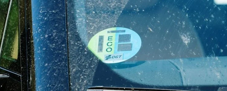 Ecco cosa cambia davvero con le nuove etichette auto del governo e DGT