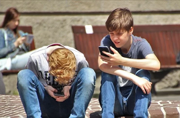 Italia vieta l’uso del cellulare nelle scuole superiori durante le lezioni