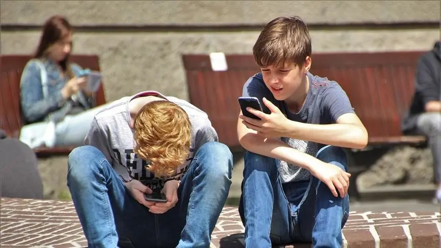 Italia vieta l’uso del cellulare nelle scuole superiori durante le lezioni