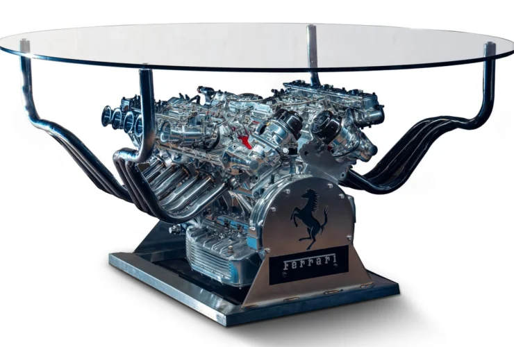 Questo tavolo Ferrari V12 vale quanto una nuova Honda Civic Type R