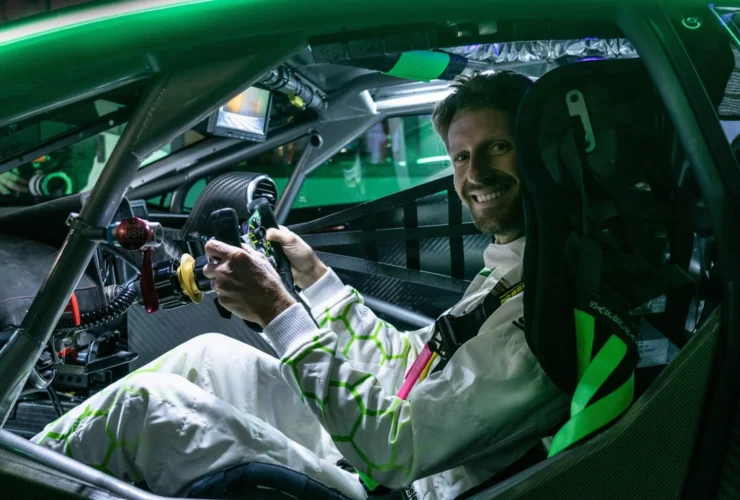 Romain Grosjean debutta come pilota ufficiale Lamborghini nella factory