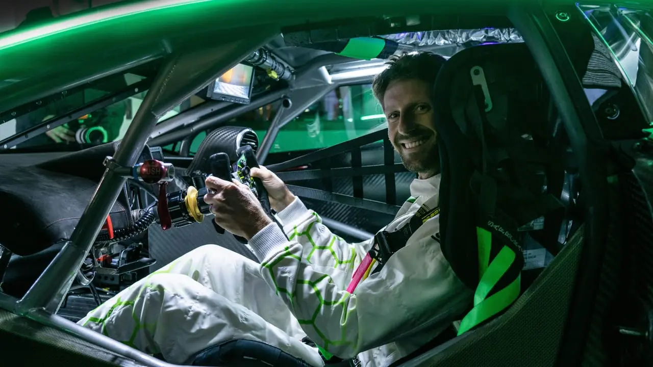 Romain Grosjean debutta come pilota ufficiale Lamborghini nella factory